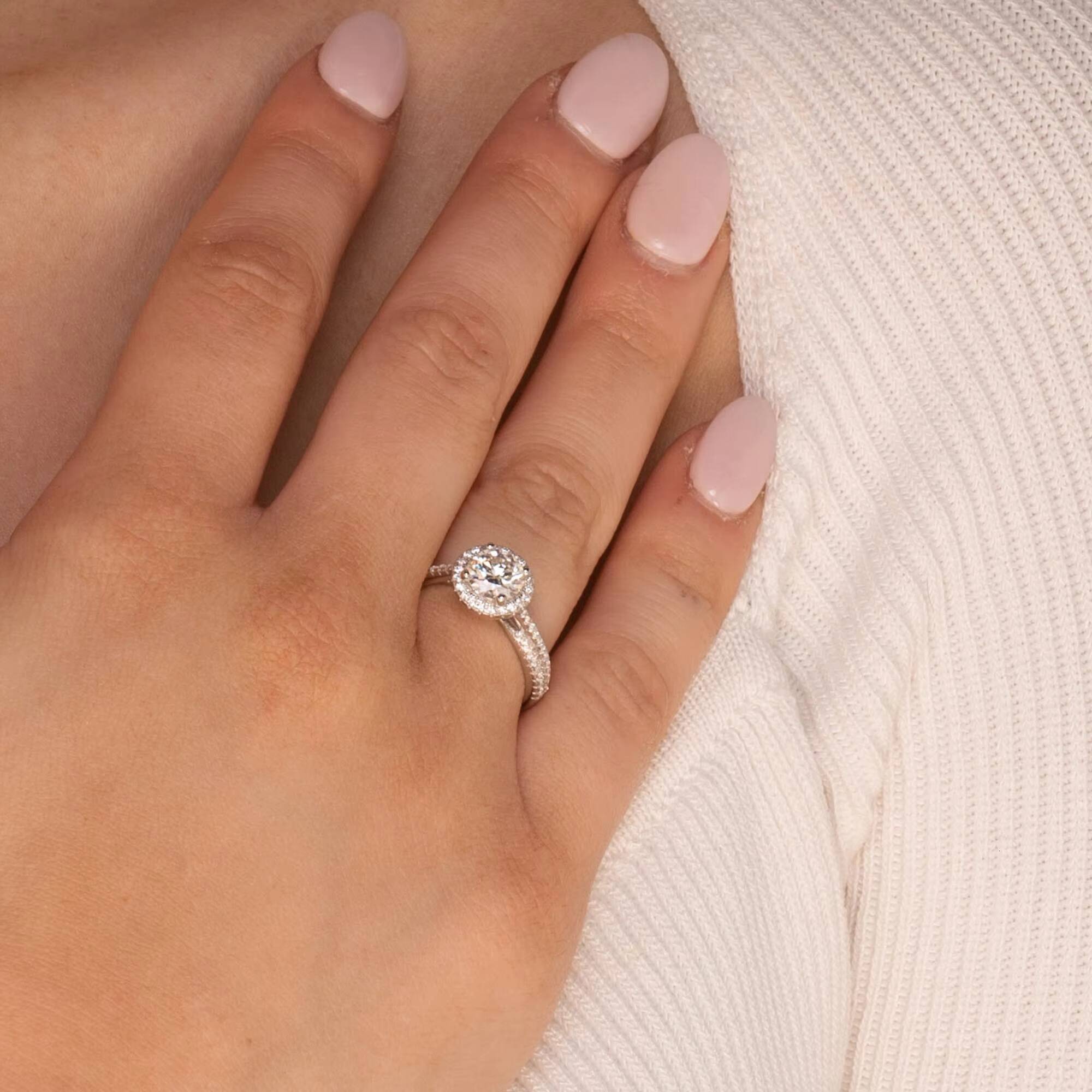 Custom Luxury Popular Fashion Jewelry White Gold Plated 925 Wedding Diamond Addison Moissanite Ring 1 ct Engagement Ring