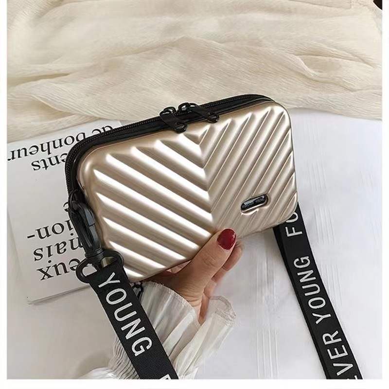 Free Shipping Designer Luxury New Trendy Hard Shell V Pattern Fashion Mini Storage Bag Single Shoulder Crossbody Travel Multifunctional Women's M