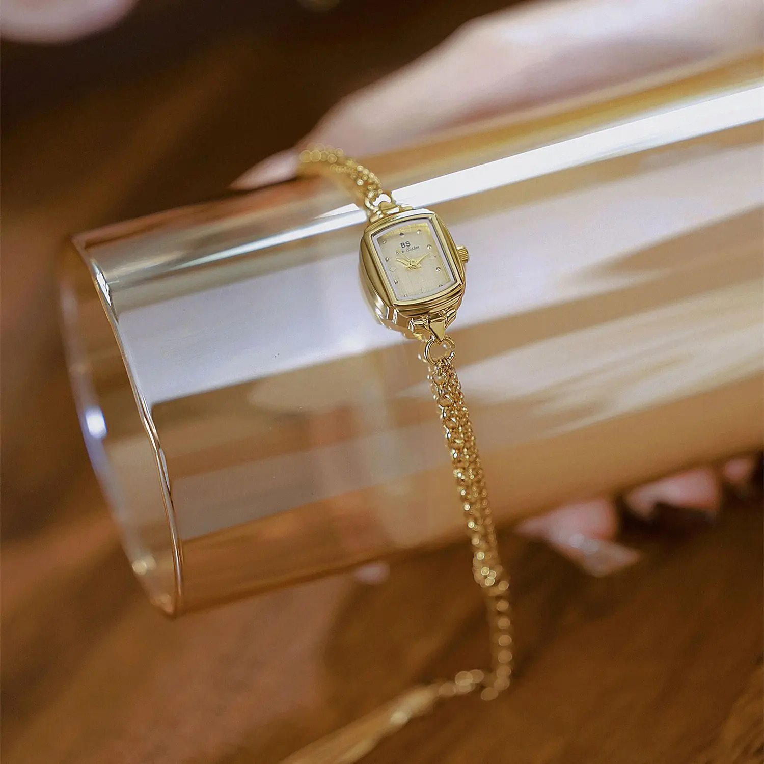 Light Ladies Bracelet Watch French high-end Retro Metal Chain Watches Women Fashion Quartz Clock Wristwatches Gift 250723
