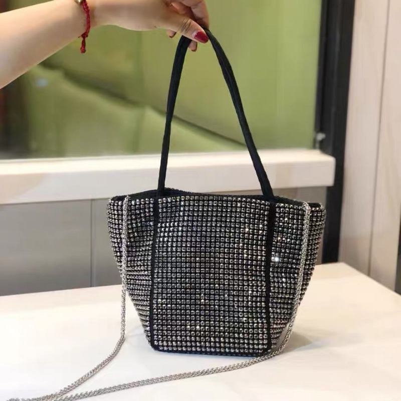 Chic Portable Dinner Party Handbag for Ladies Featuring Glittering Accents