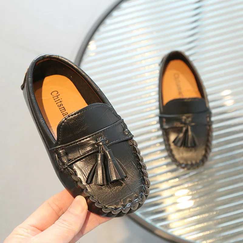 2025 Childrens Spring New Korean Edition Casual Bulltendon Soft Soled Bean Shoes for Boys and Girls Fashion Leather ShoesXJ250724