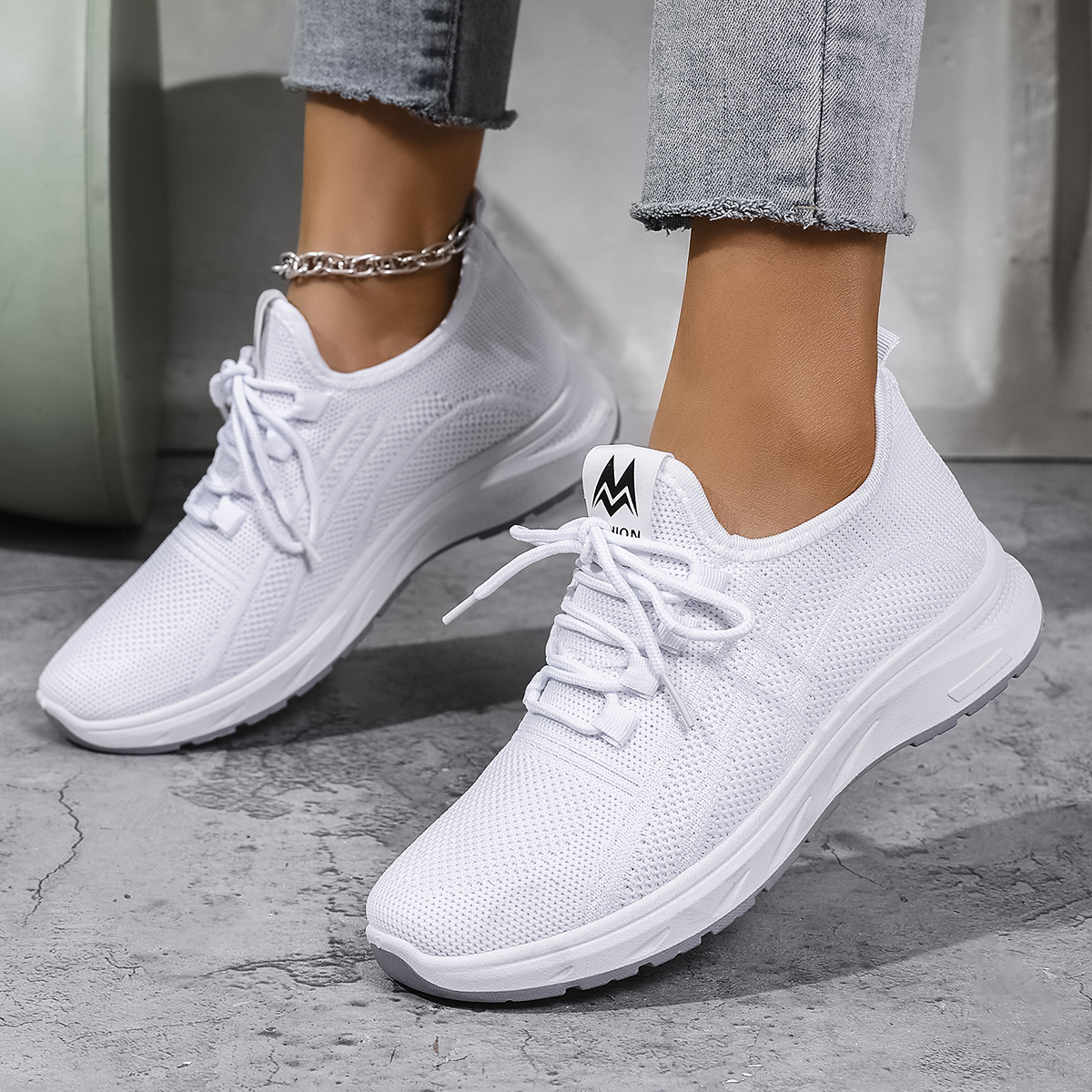 Lightweight all-season anti-slip soft-soled walking shoes