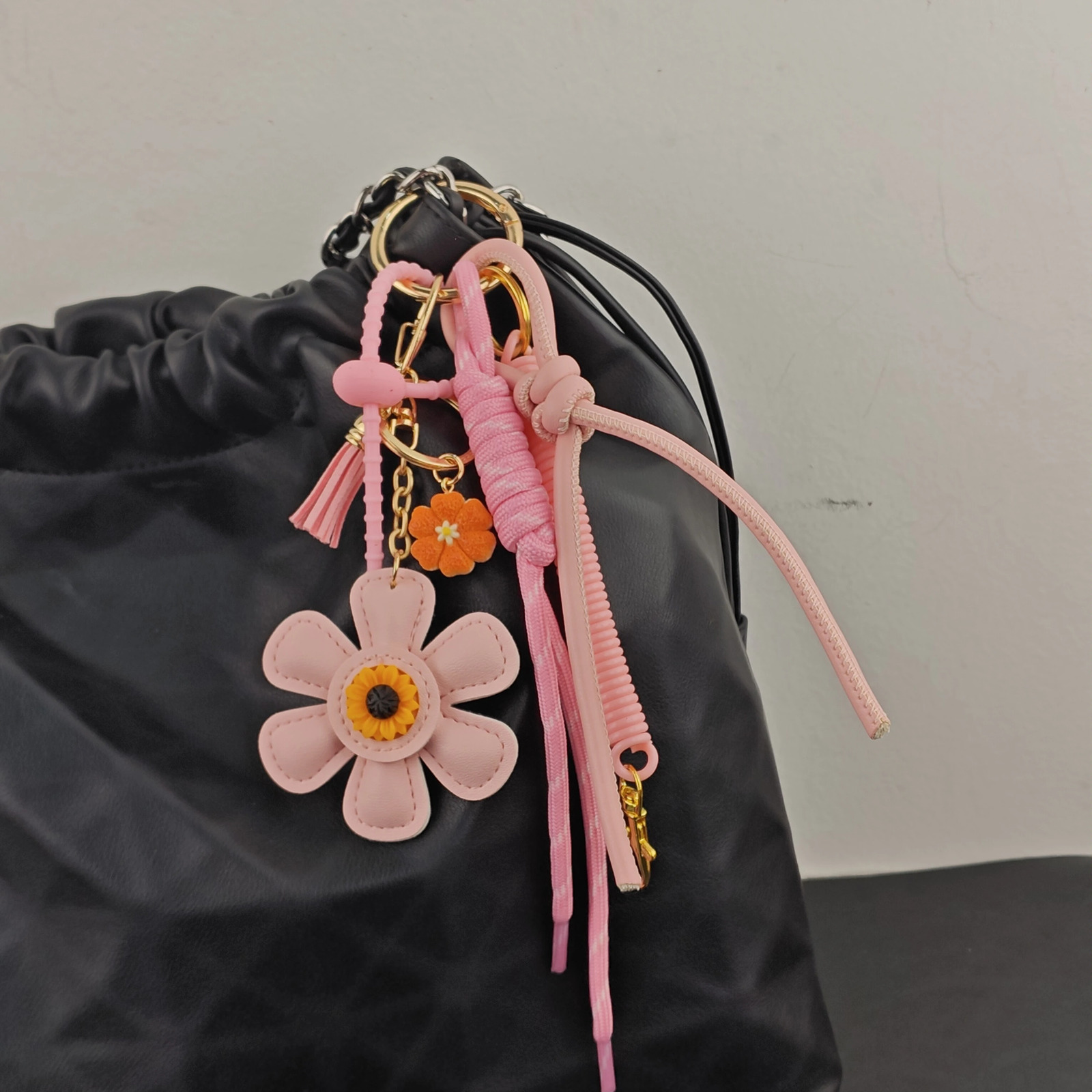 In Leather Sunflower Bag Charms Fashionable Pendant Of Bag Braided Rope Woman Keychain Accessories Gift Wholesale 250722