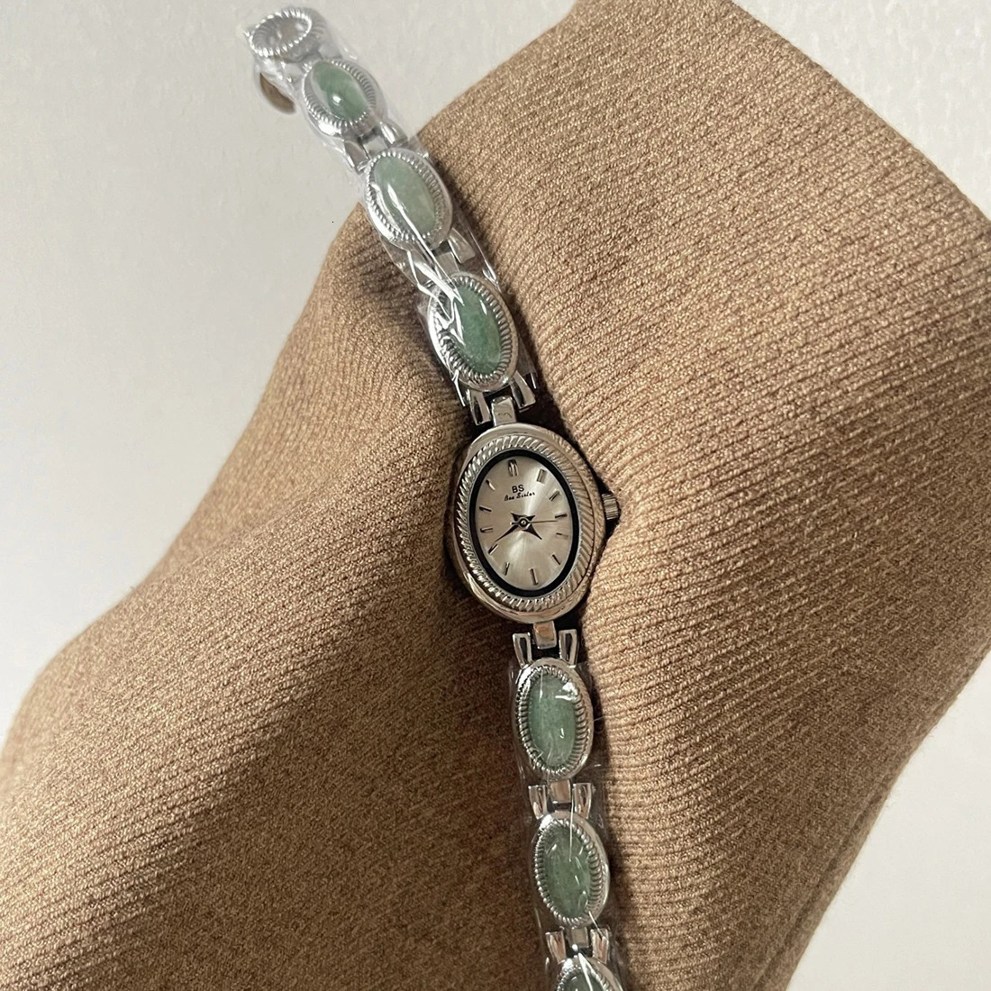 Natural Jade Bracelet Watch Gift WomenLadies Watches High Quality Gold Quartz Watches Elegant Womens Wristwatches 250723