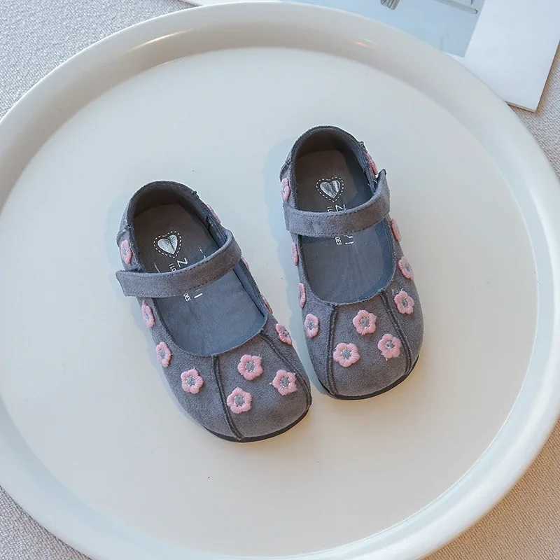 2025 New Girls Leather Shoes Elegant Fashion Kids Princess Shoes Soft Sole Non-slip Children Flats Embroidered Flowers Sweet XJ250724