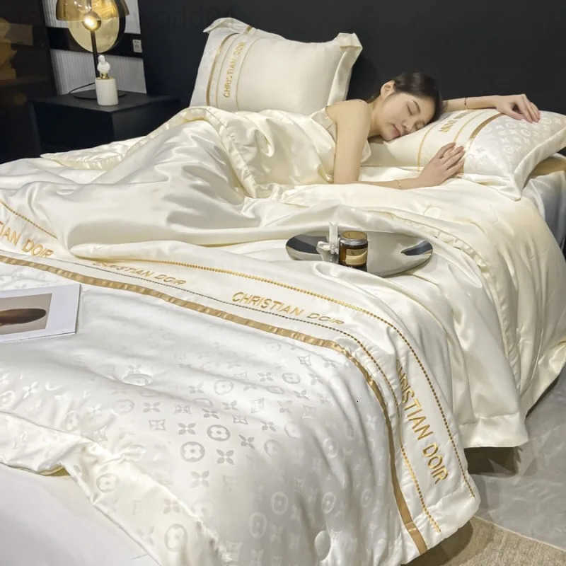 Summer New Wash Silk Summer Cool By Air Conditioning Is Skin Friendly Breathable Machine Washable Double Sided Jacquard Quilt X250724