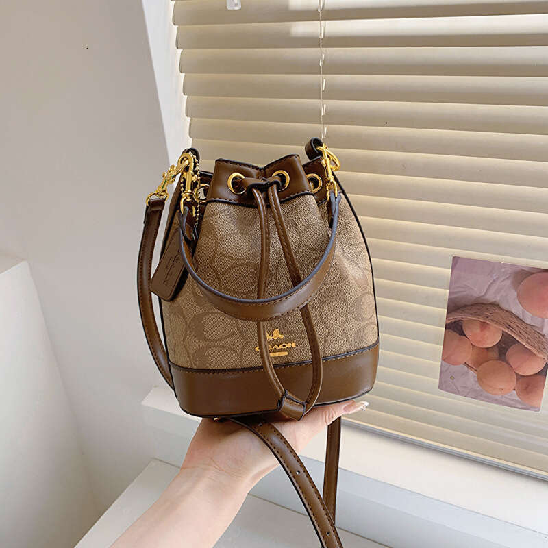 Vintage Floral Bucket for Women 2025 New Printed Crossbody Fashion Versatile Drawstring Handheld Shoulder Bag