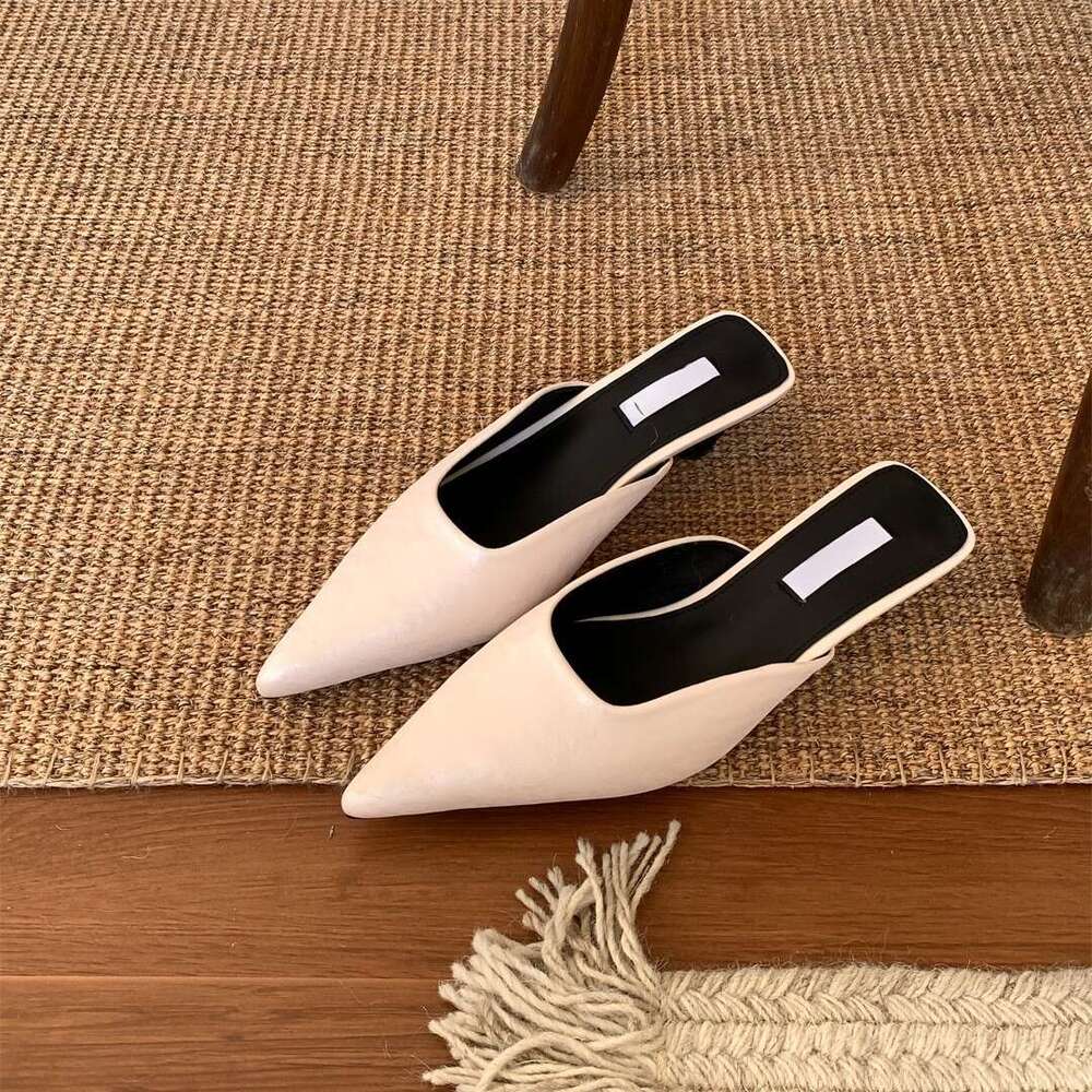 Designer 2025 Spring New Low Heel Mules Closed Half Slippers Outdoor Wear High-end Korean Style Pointed Toe Casual Shoes