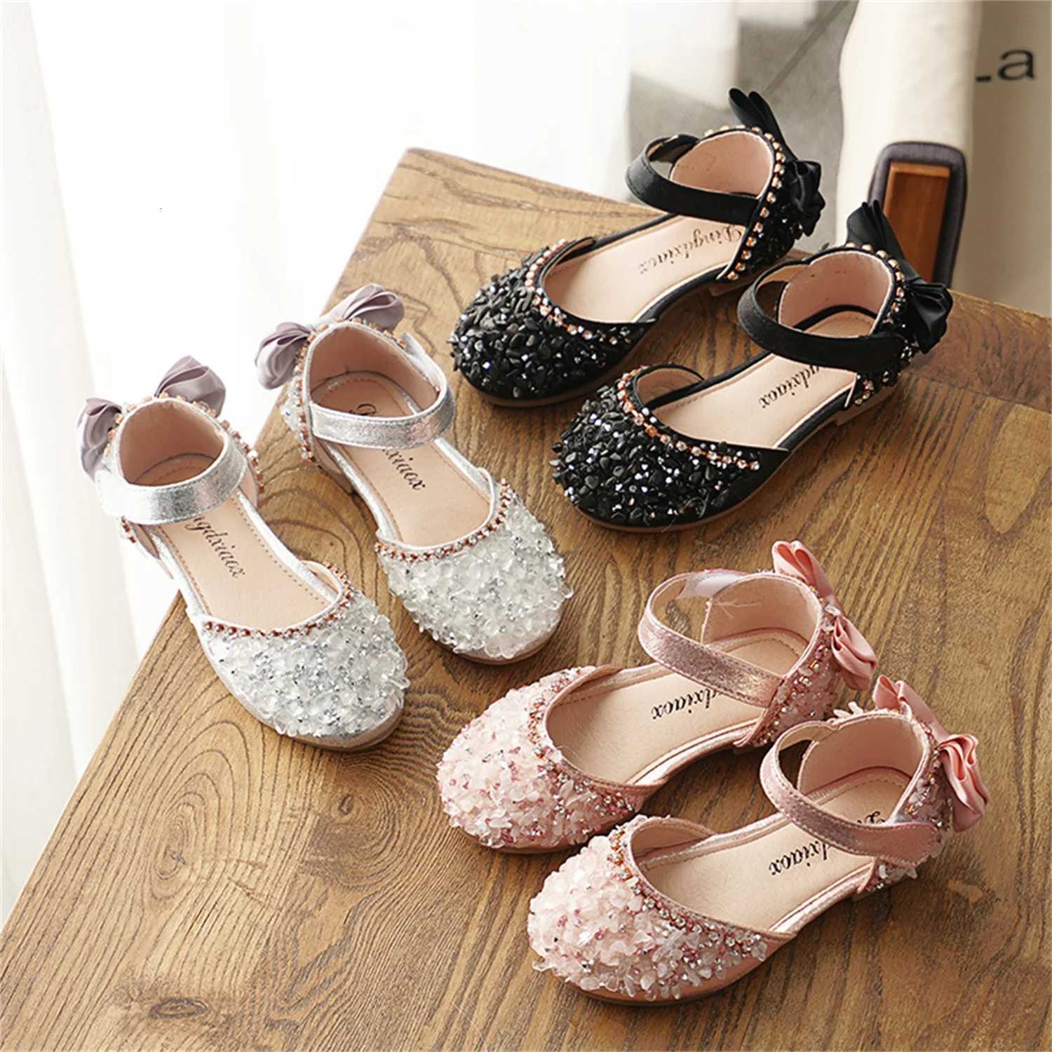 2025 Summer New Korean Water Diamond Soft Sole Girls Half Sandals Princess Shoes Childrens Shoes Spring Girls Leather Shoes XJ250724