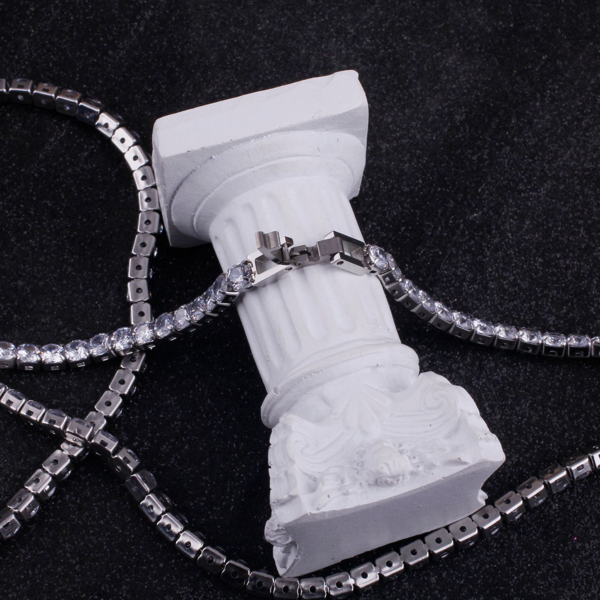 Unisex Elegance: Dazzling Zircon Tennis Necklace for Couples