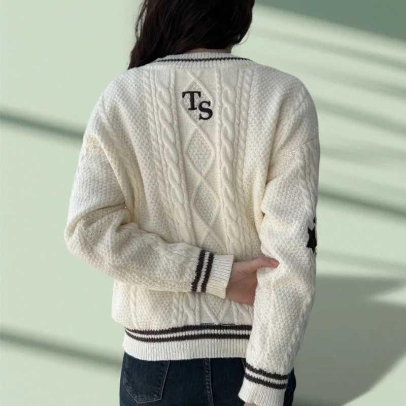 Women Beige Star Embroidered Knitted Cardigan Winter Holiday Cardigans Women V-neck Y2K Sweaters Outfit Female Vintage Tops X250724