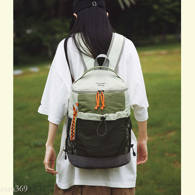 New Lightweight Outdoor Hiking Mountaineering Travel High-Looking Large Capacity Casual Backpack