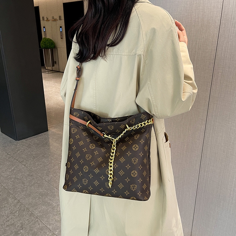 Light luxury large-capacity retro monogram handbag for women new style for autumn and winter with a stylish and high-end feel Single-shoulder