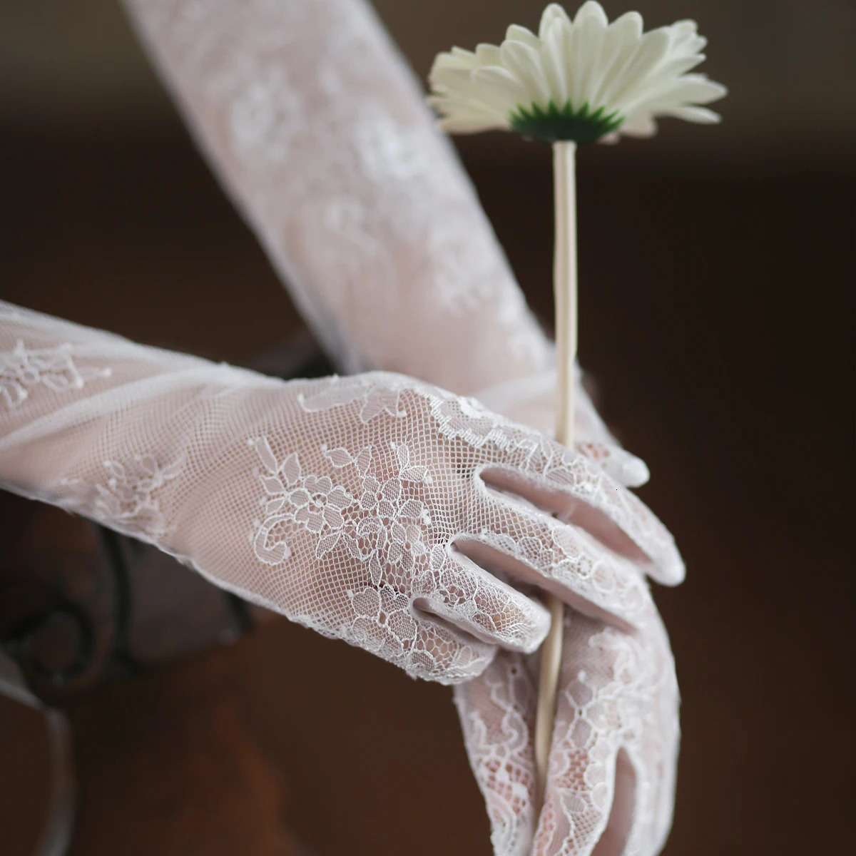 WG054 Wedding Bridal Long Gloves Eyelash Edge Lace Appliqed Finger Bride Handschuh White Gloves Women Prom Opera Gloves 250722