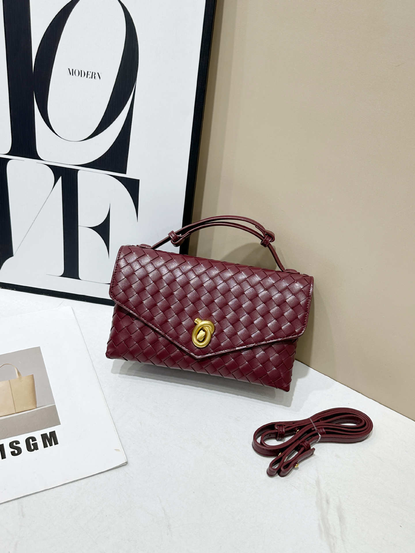 Designer Bag 2025 Woven Messenger Bag Small Square Box Fashion Trend Large Capacity Handheld Luxury Bag Crossbody Bag Knot Cowhide Envelope Women'