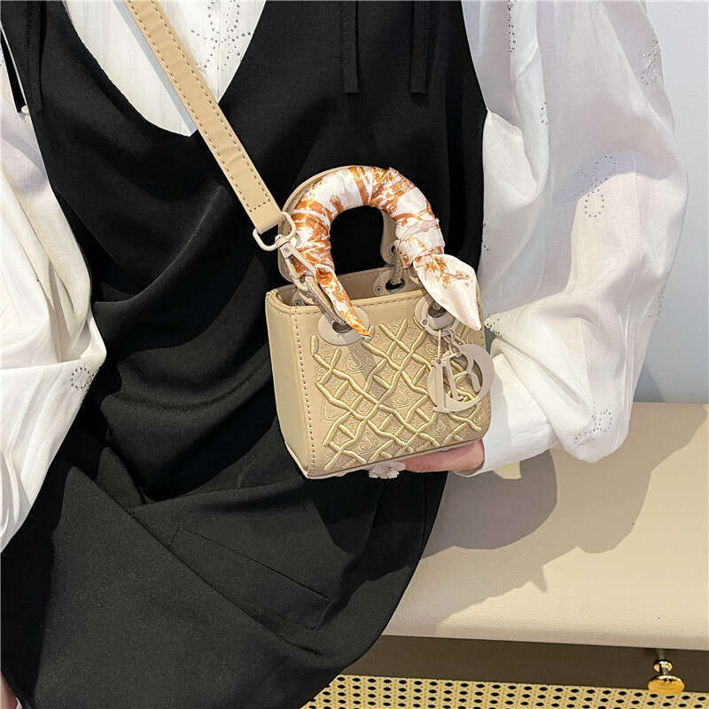 Small Handheld Princess Diana 2025 New High-end Fashion Heavy Embroidery Scarf Single Shoulder Crossbody Bag for Women