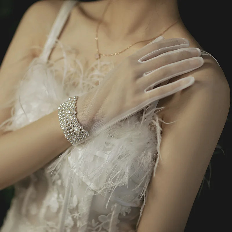 Arrival White Bridal Gloves Bride Wedding Gloves Beaded Pearls Gloves Women Elegant Guantes Complementos De Boda 250722