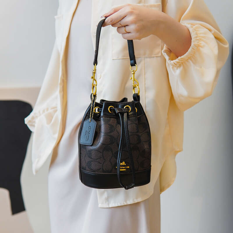 Vintage Floral Bucket for Women 2025 New Printed Crossbody Fashion Versatile Drawstring Handheld Shoulder Bag