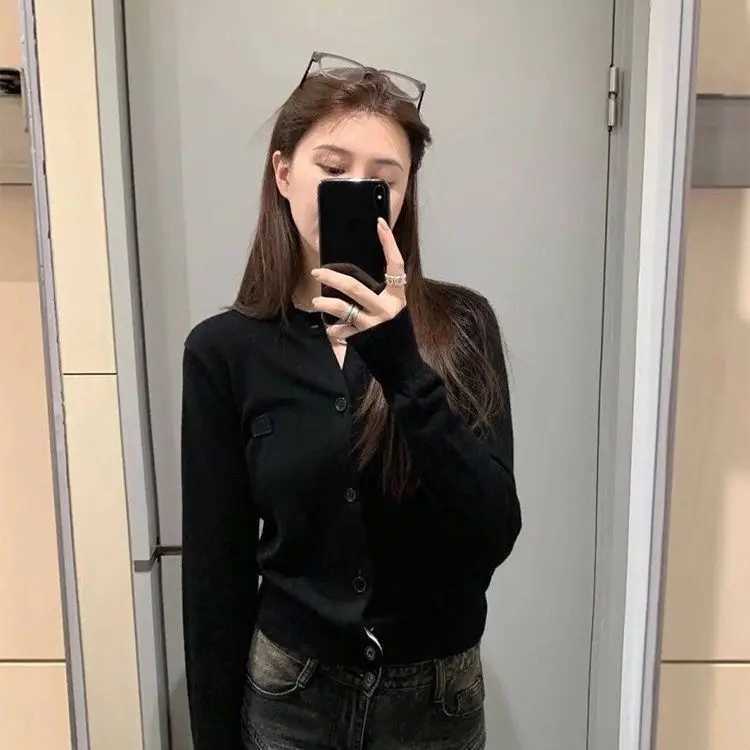 2024 Autumn New Thin Long-sleeved Slim Fit Cardigan Sweater for Women Fashionable High-end Knitted Candy Colored Top for Women X250724