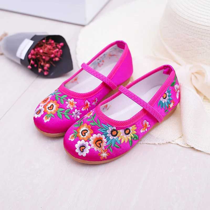 Girls Embroidery Floral Shoes Encanto Mirabel Princess Shoes Baby Vintage Ballerina Flats Comfortable Anti-Slip Low Heel Flats XJ250724