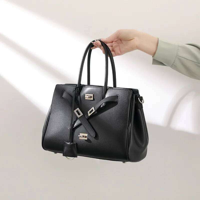 Paris Home 2025 Autumn New Fashion Platinum Tote Large Capacity Square Buckle Design Single Shoulder Handheld Women's Leather