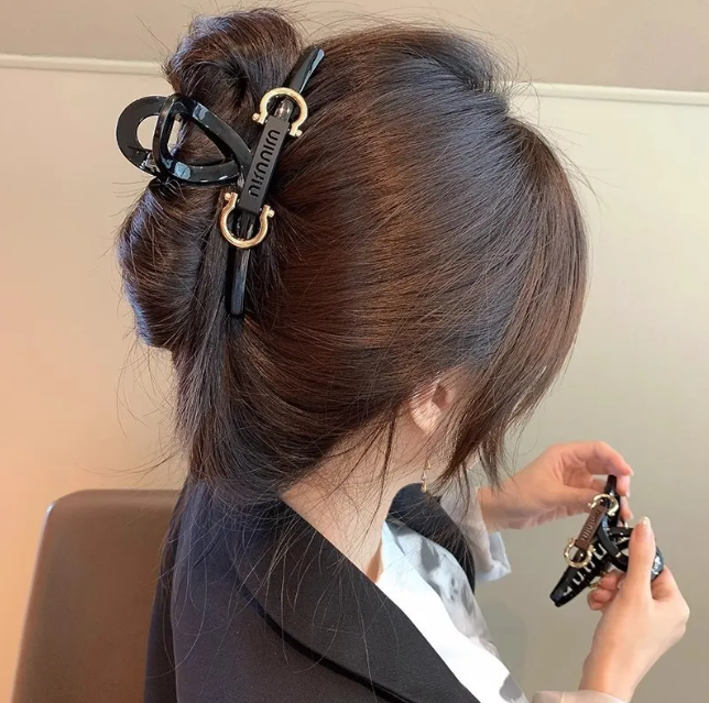 Light Fashion Claw Clip for Women Large High-end Hair Clip Back of Head Shark Clip Hairpin