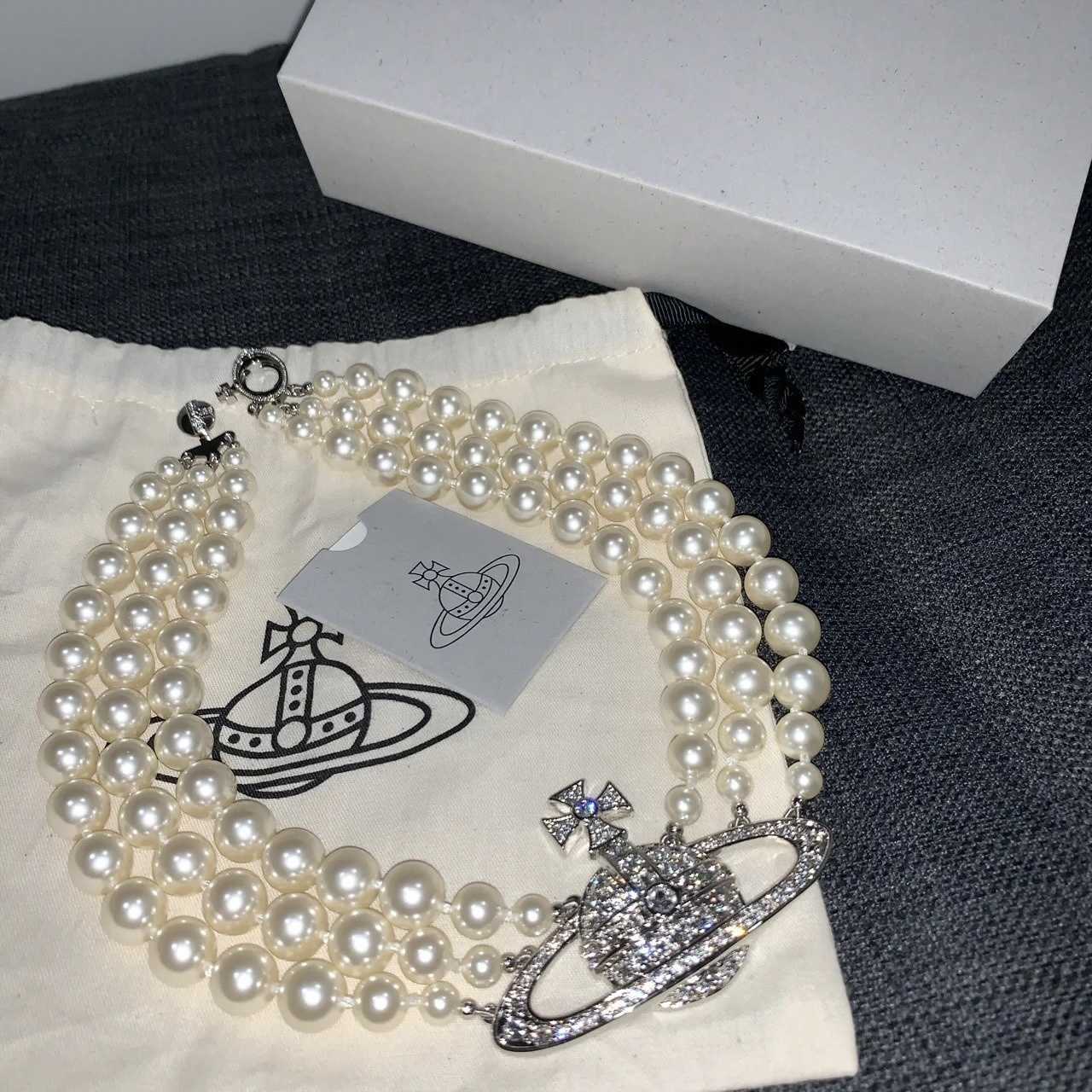 Pendant Necklaces Designer Jewelry New Western Empress Dowager Earnail Viviennen West Wood Bracelet Saturn Set Art Pearl Black Sier 1