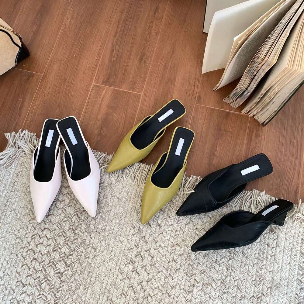 Designer 2025 Spring New Low Heel Mules Closed Half Slippers Outdoor Wear High-end Korean Style Pointed Toe Casual Shoes