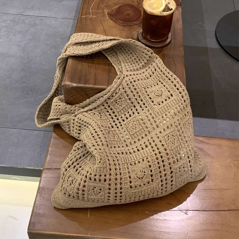 2025 New Knitted Shoulder for Women Casual Commuting Hollow Out Bag Large Capacity Woven Handbag