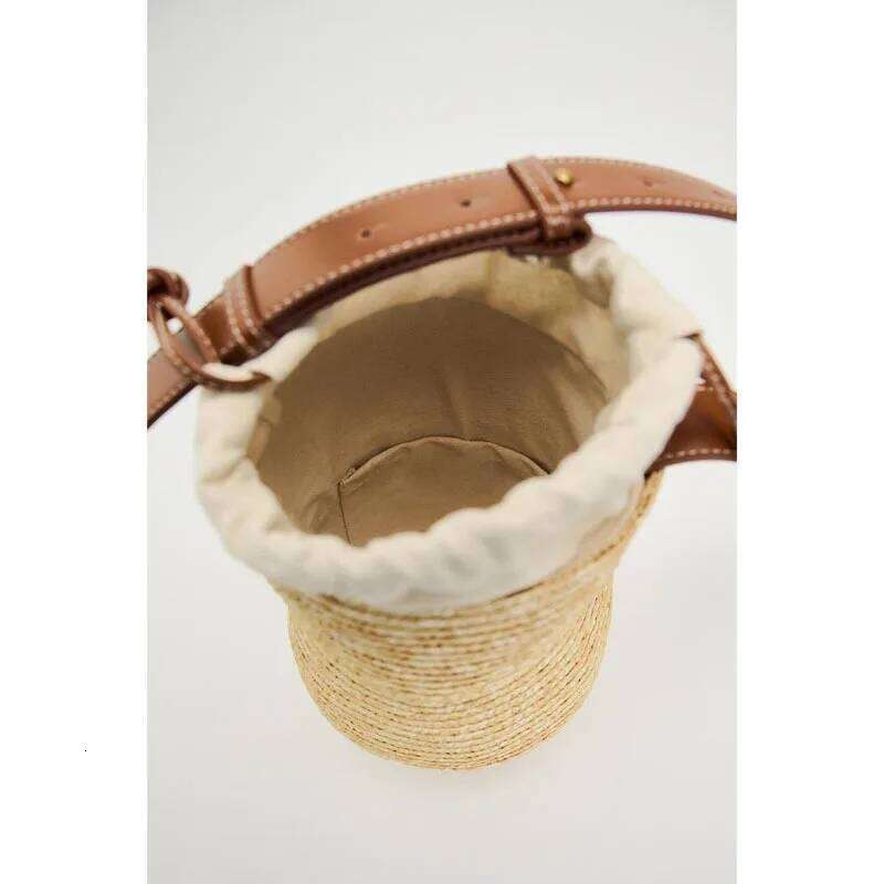 New Gourd Shoulder Grass Woven Bag, Fashionable Portable Straw Handmade Vacation Style Beach Versatile Women's Bag
