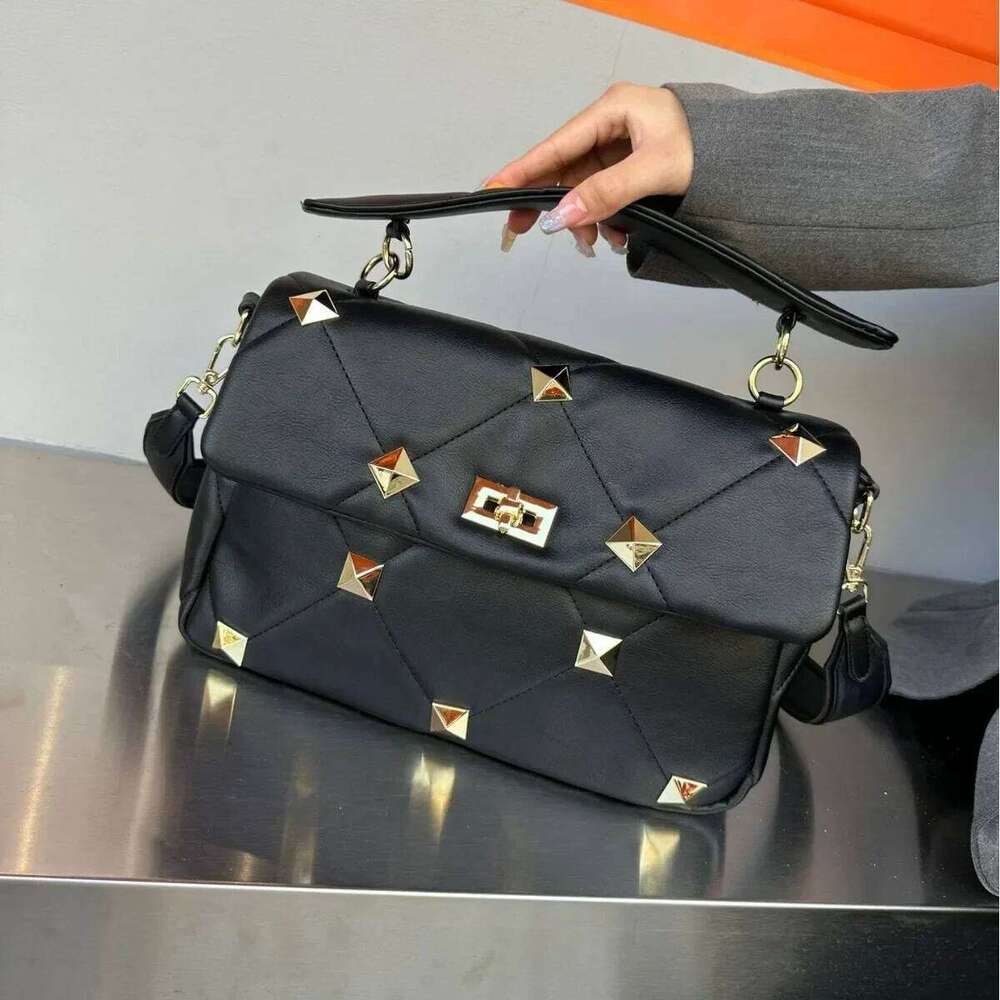 Bags New Fashion Women Genuine Leather Rivet Handbags Dia Lattice Bag Designer Shoulder Woman Messenger Bags