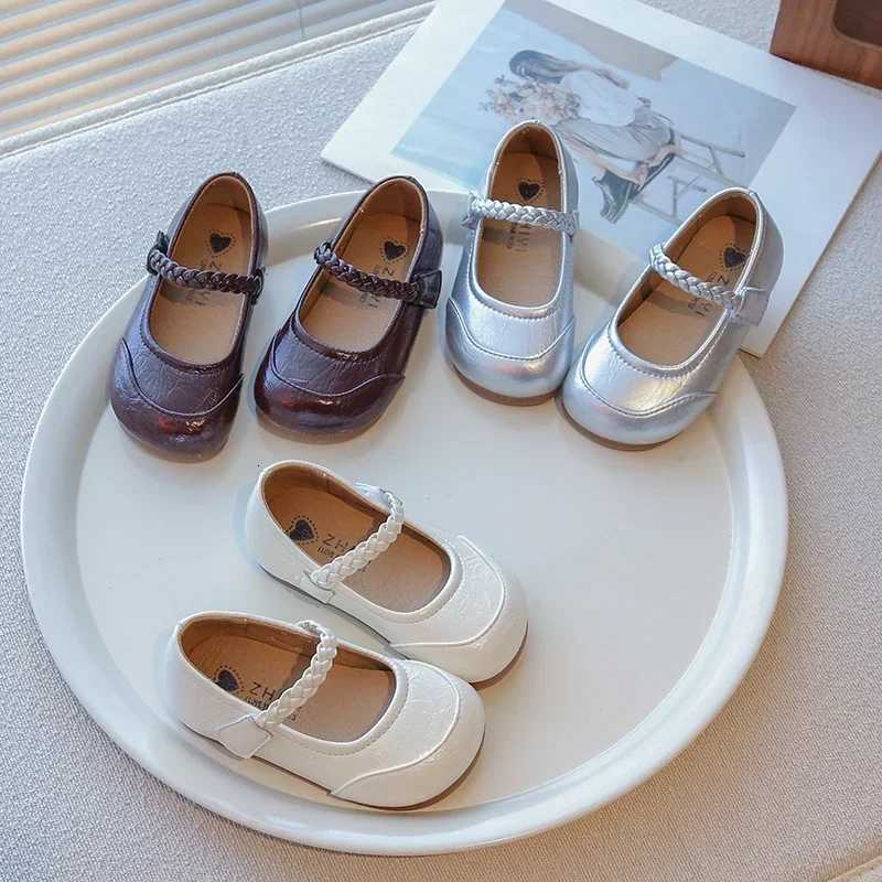 2025 Children Leather Shoes for Girls Spring New Fashion Korean Style Casual Anti-slippery Versatile Chic Simple Princess Shoes XJ250724