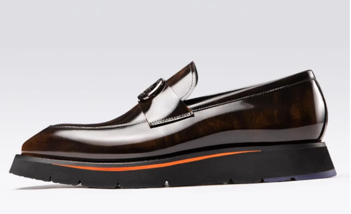 Men's business casual leather shoes one foot stepping on the business cover patent leather glossy loafers high top leather shoes