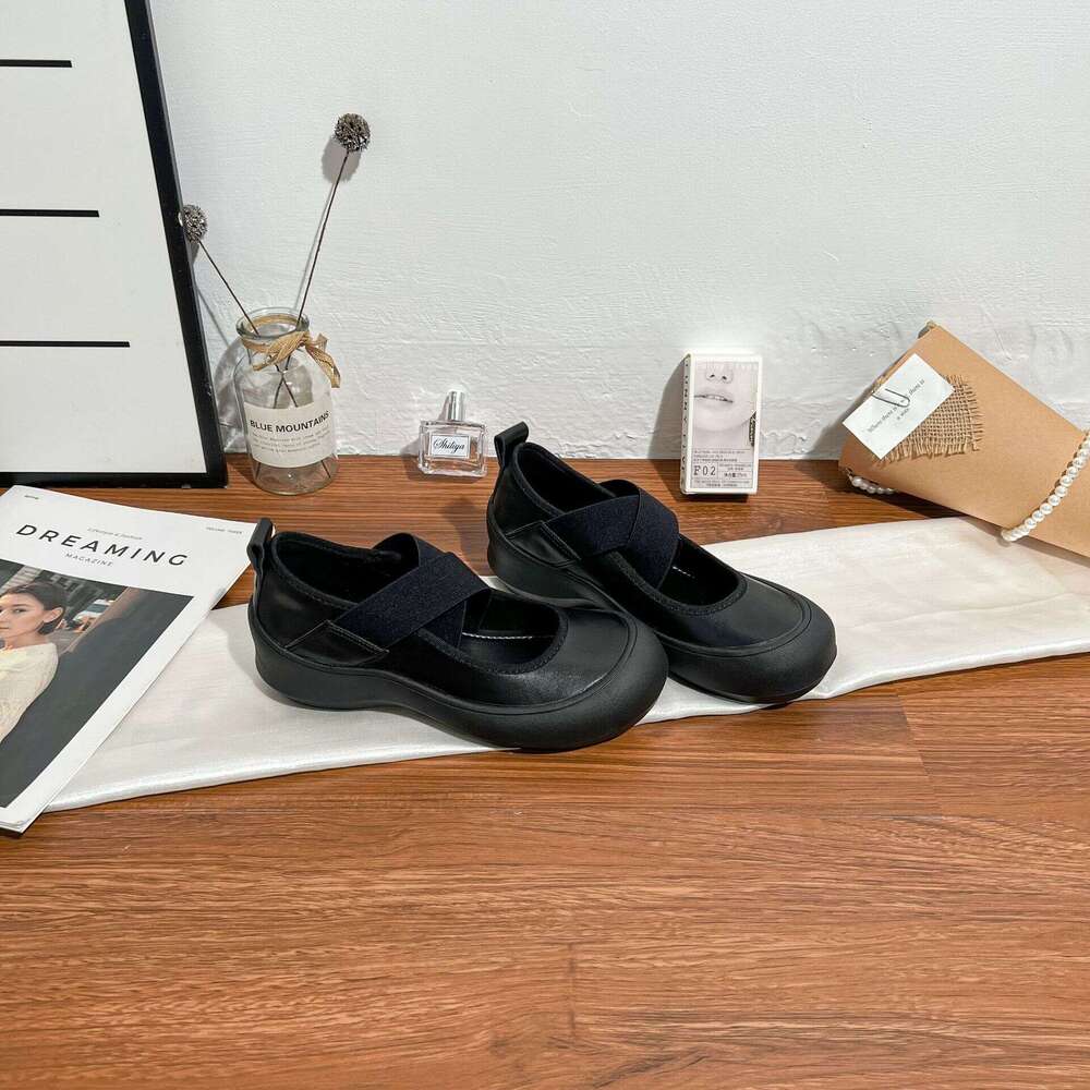 Summer New Mary Jane Uniform Women's 2025 Graduation Season College Style Thick Sole Height-Increasing Single Shoes Women Versatile