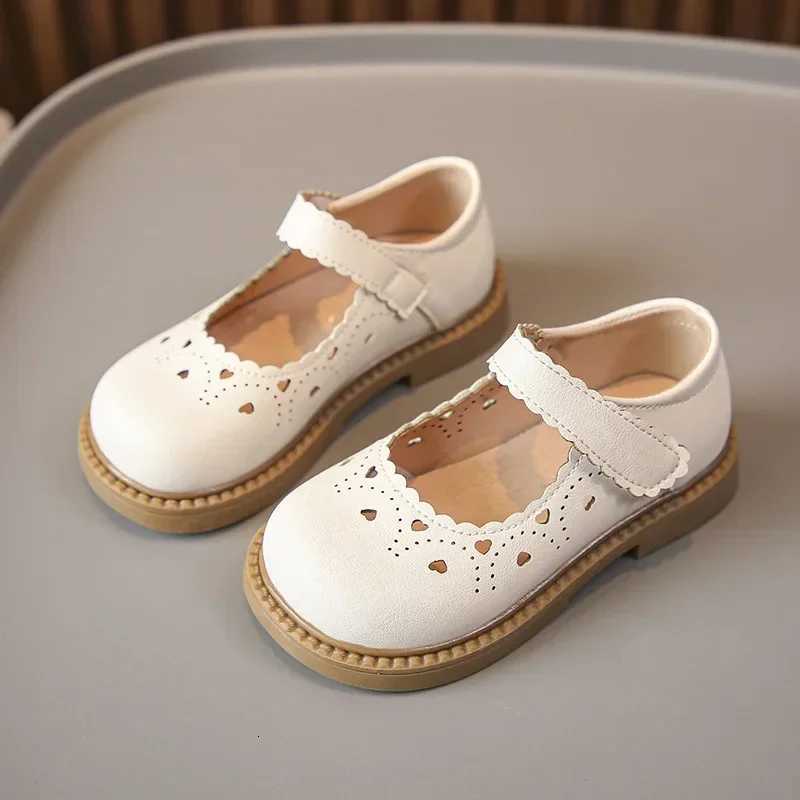 Girls Leather Shoes New Spring Autumn Fashion Kids Mary Janes With Cut-Outs Heart Princess Sweet Children Dress Shoes Soft Chic XJ250724