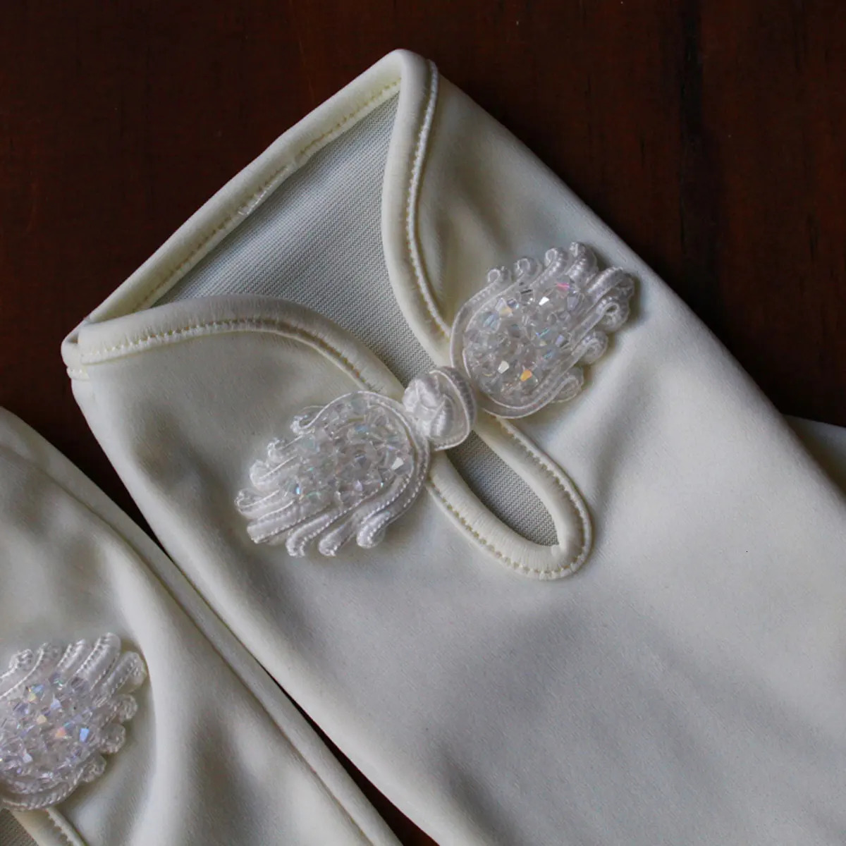 WG089 Wedding Bridal Gloves Satin White Short Brides Bridesmaid Women Pageant Prom Finger Wrist Gloves Handschuh 250722