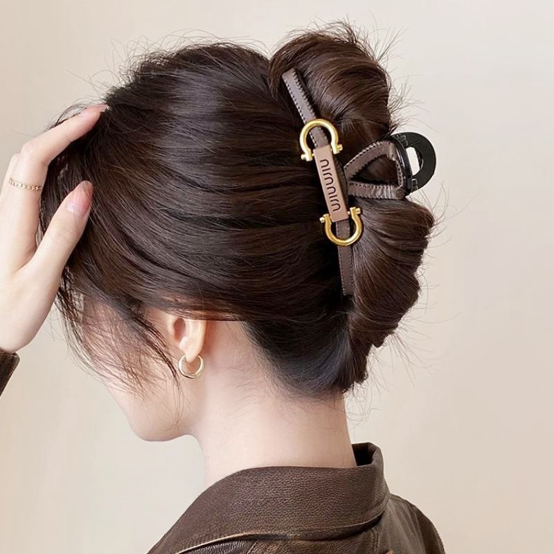High-end Temperament Leather Large Shark Clip New Hair Clip For Women Luxury And Fashionable Hairpin For Ponytail At The Back Of The Head