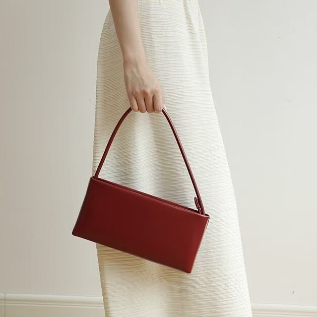Niche Single Shoulder Crossbody Baguette Underarm High-End Sense Women's Fashion Versatile Stylish Simple Handbag Wedding Bag