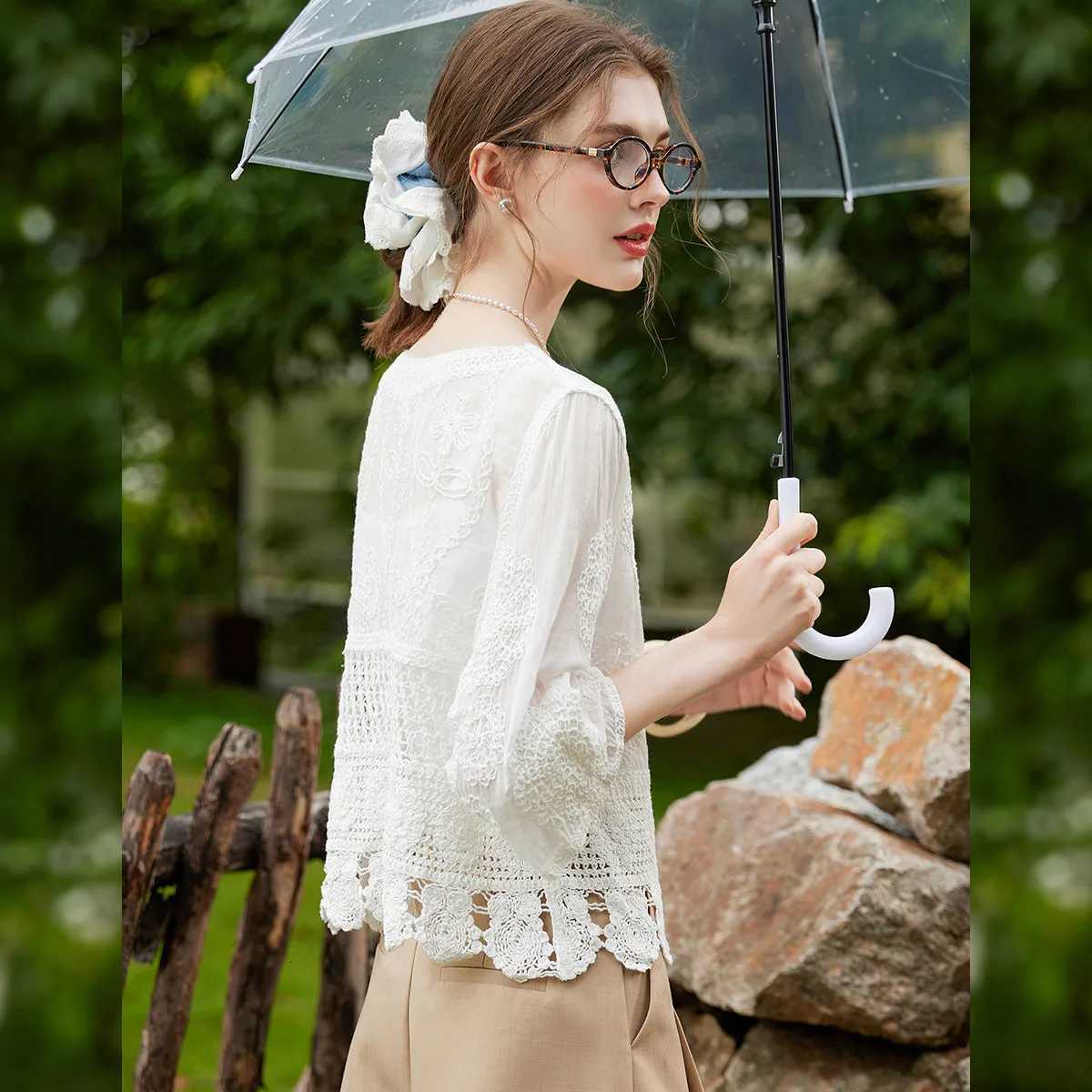 Louis Yao Vintage Lace Jacket 2025 Womens Cardigan V-neck Hollow Embroidery Design Sense Summer Lightweight Cardigan X250724