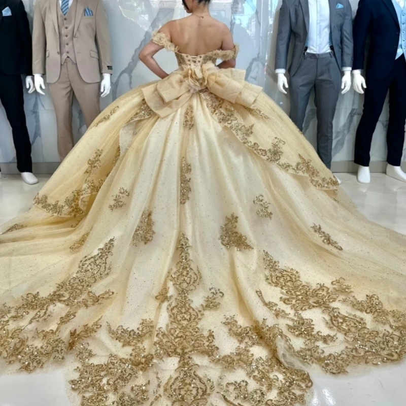 Champagne Shiny Quinceanera Dresses Off Shoulder Ball Gown Sweet 16 Dress Applique Beading Crystal Bow Tull Birthday Party Vestidos 15 Anos