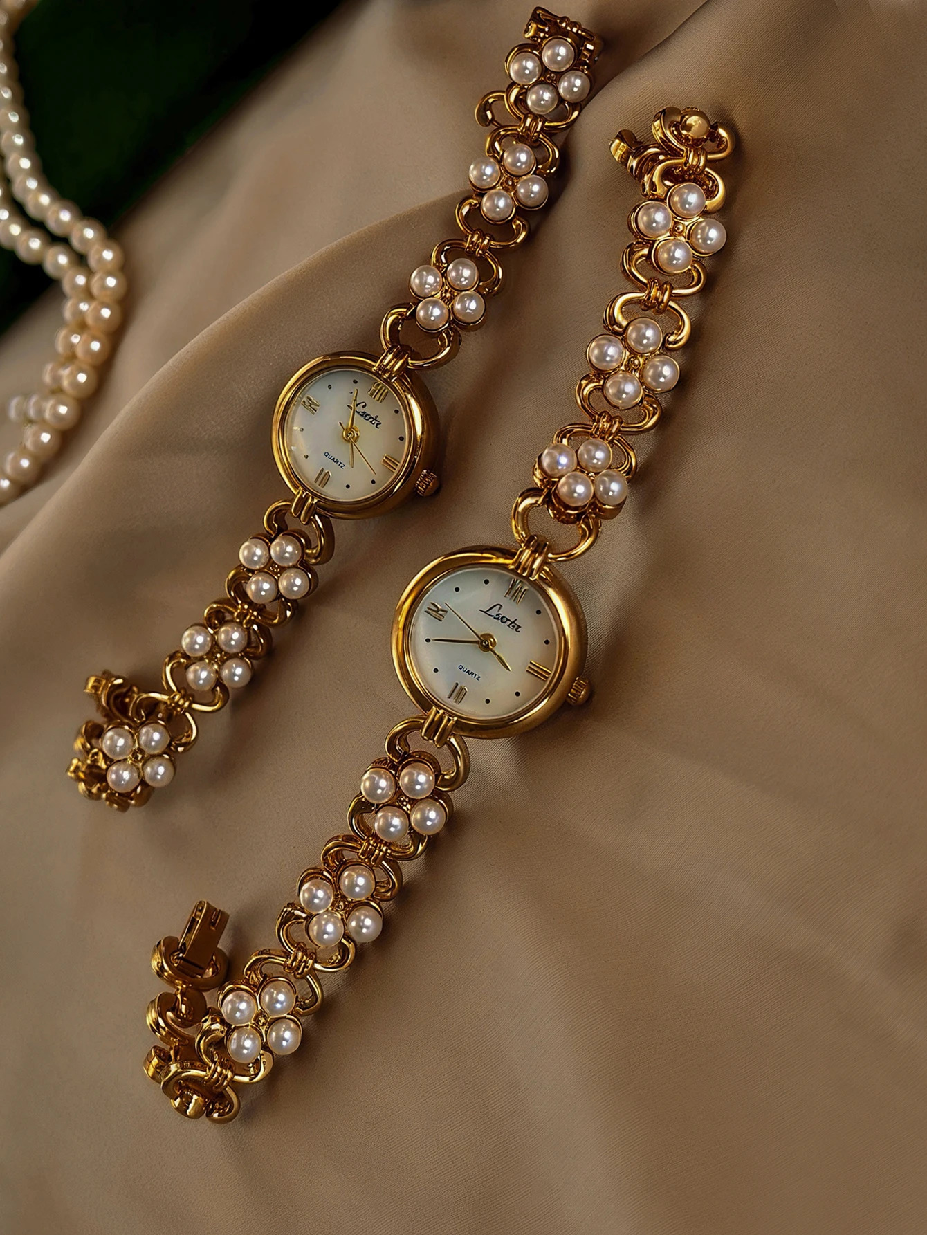 1 Golden French Classy Pearl Inlaid Accessible Retro Elegant Elegant Fashion Womens Watch Round Pearl Mother Dial 30m Waterproof Suitable for Daily We