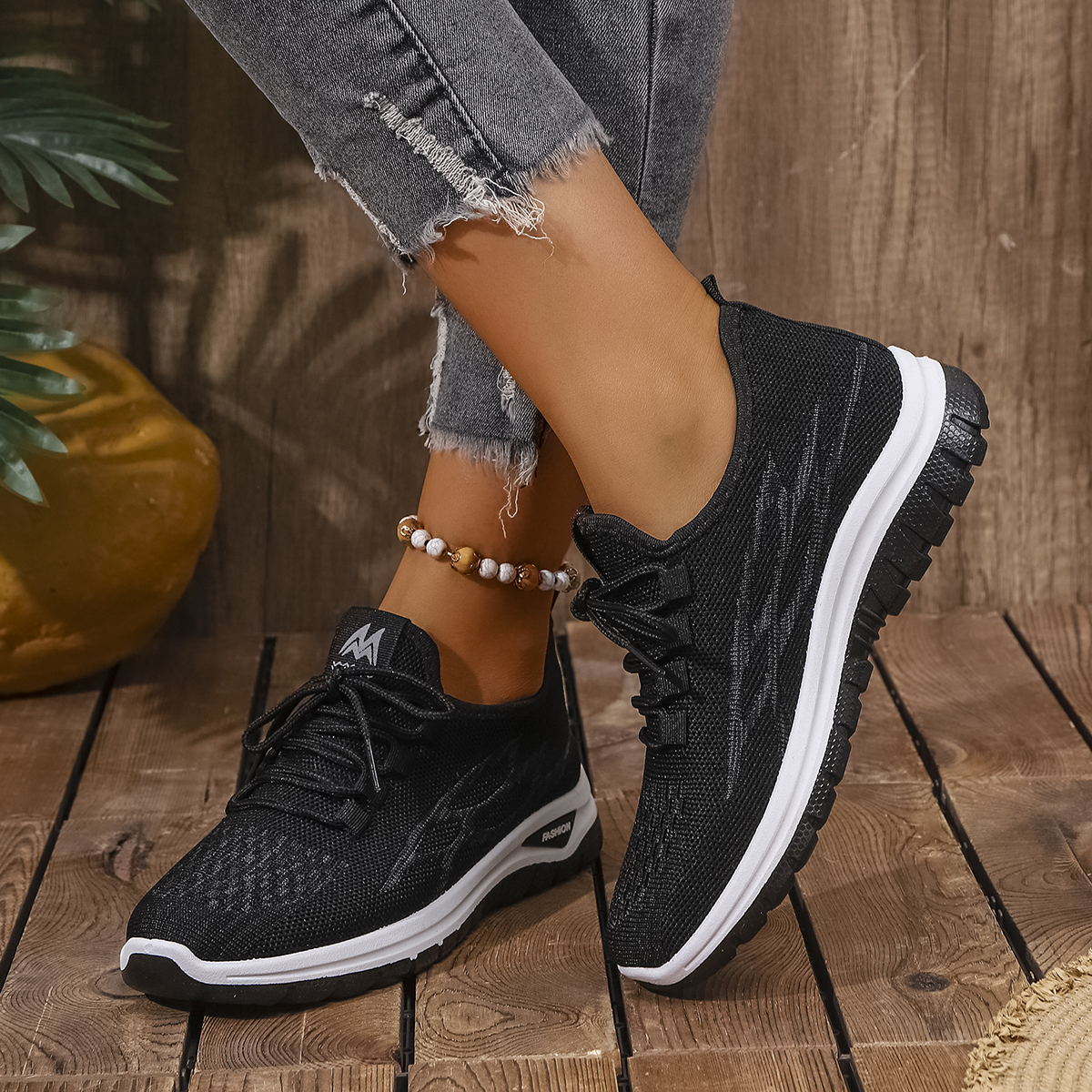 Women's breathable mesh slip-on sports shoes hot-sale products