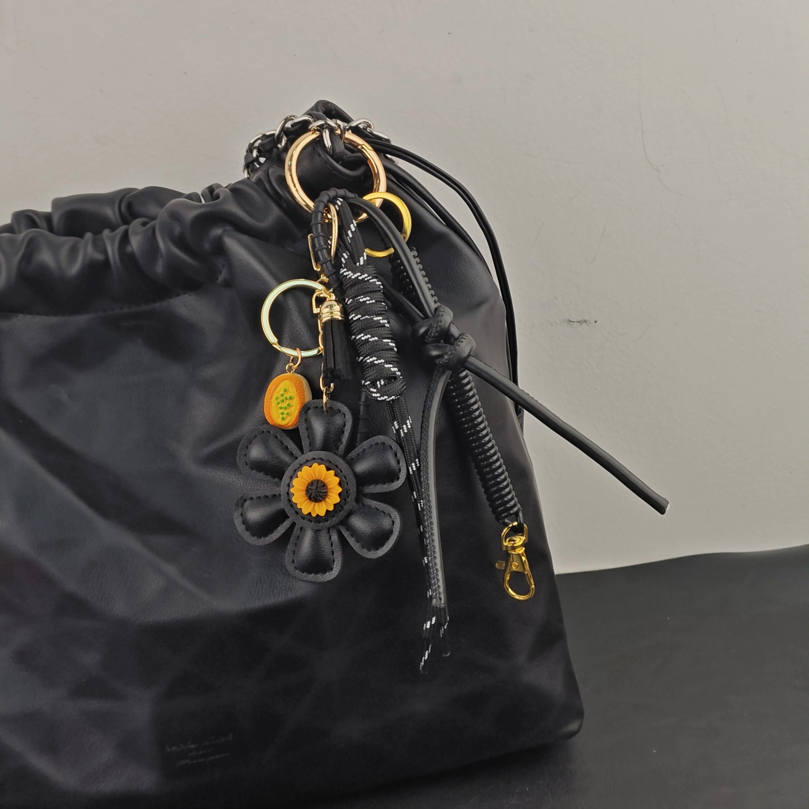In Leather Sunflower Bag Charms Fashionable Pendant Of Bag Braided Rope Woman Keychain Accessories Gift Wholesale 250722