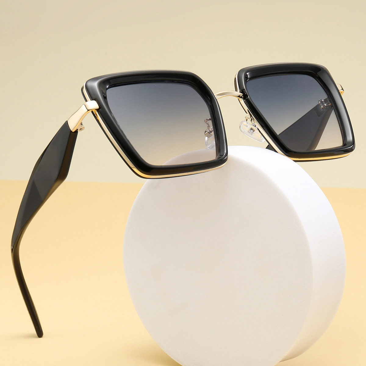 Designer Sunglasses For Women Men Oversize Frame Sunglasses Luxury Polarized Lens Goggle Pilot PC Frame Oversized UV400 Eyewear Luxury Style Sunglasse