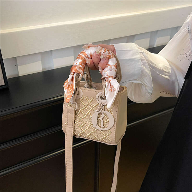 Small Handheld Princess Diana 2025 New High-end Fashion Heavy Embroidery Scarf Single Shoulder Crossbody Bag for Women