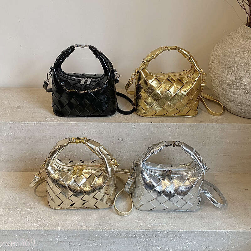 2025 Summer New Single Shoulder Crossbody Quilted Underarm for Women Commuting Woven Stylish Women's Bag