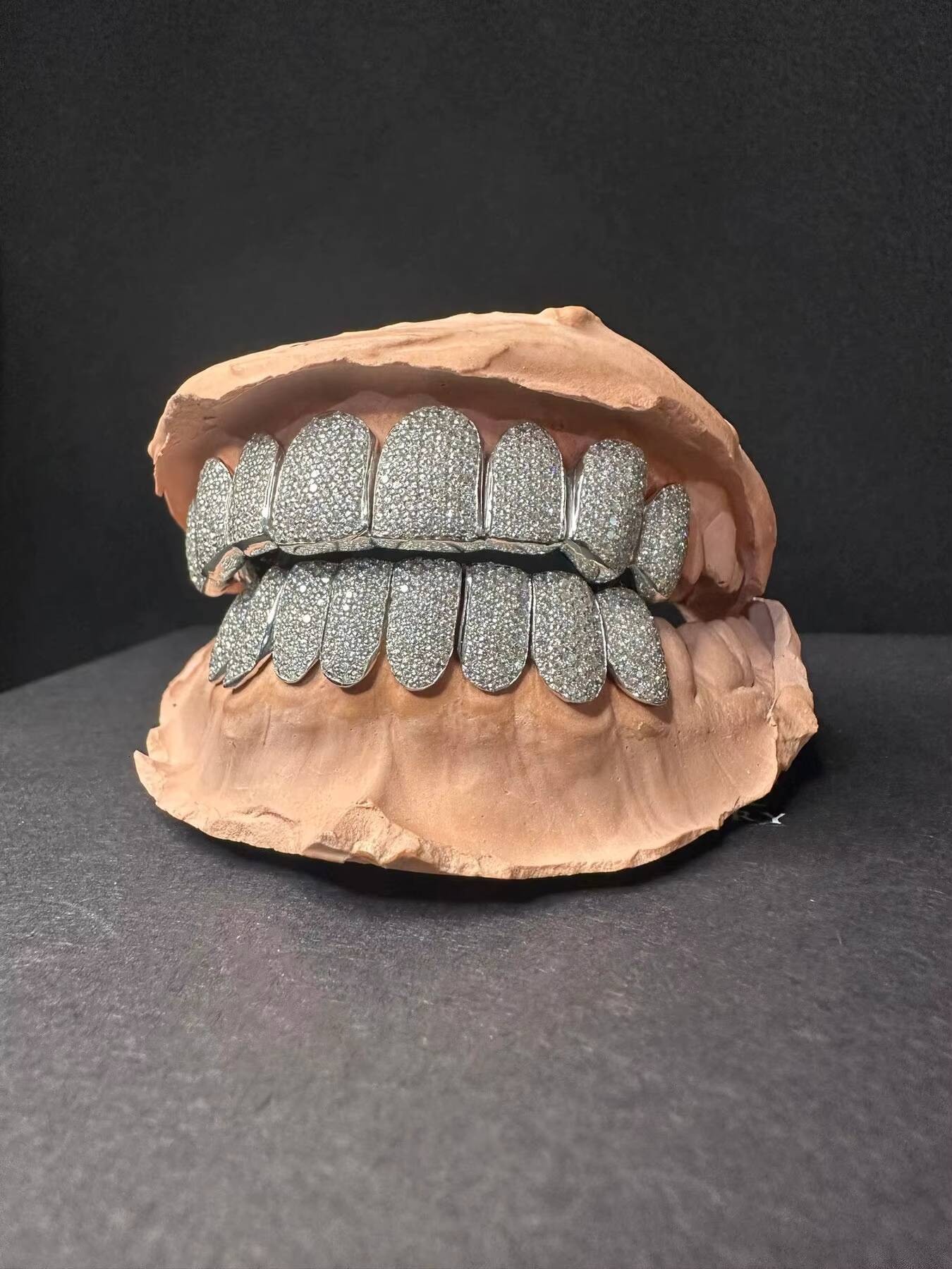 Custom Made 925 Sterling Silver Bust Grillz Moissanite Diamonds Gold Plated Teeth Hip Hop Style Fine Piercing Weddings Gifts