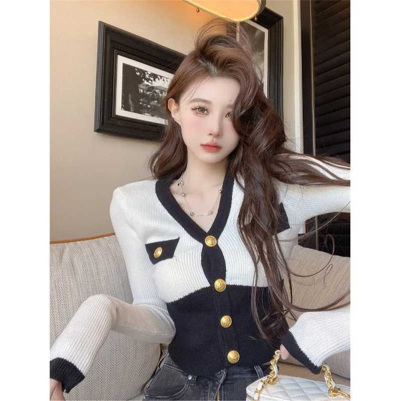 Sexy V-neck Sweater for Women Autumn 2025 New Contrast Design Metal Button Knitted Top Pull Femme Cropped Cardigan Slim Shirts X250724