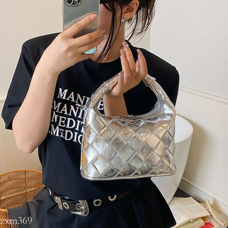 2025 Summer New Single Shoulder Crossbody Quilted Underarm for Women Commuting Woven Stylish Women's Bag