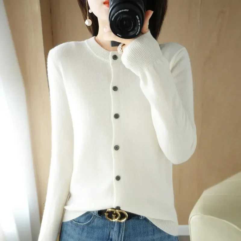 2024 Spring and Autumn New Female O-Neck Knitted Cardigan Short Coat Sweater Simple and Versatile Fashion Small Cardigan Outerwear X250724